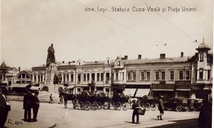Iași. Piața Unirii și statuia Cuza-Vodă (© iMAGO Romaniae)