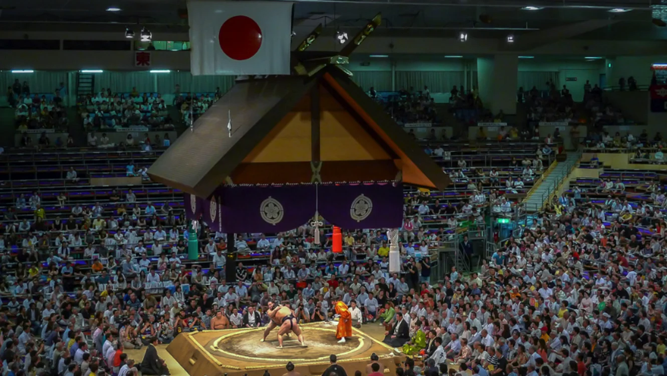 Sumo: Hakuho ia o pauză png