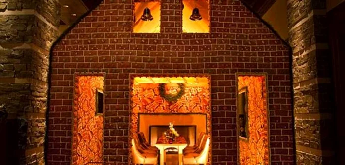 Casa din turtă dulce poate găzdui la cină chiar şi şase persoane/Imagini Ritz-Carlton/Daily Mail