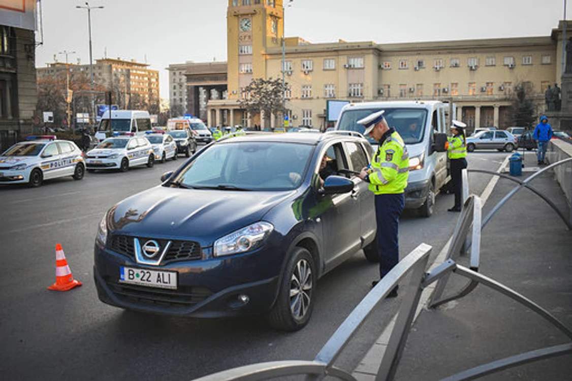 Șoferii opriți au încercat să le dea polițiștilor diverse explicații, în speranța că vor scăpa cu permisul în buzunar