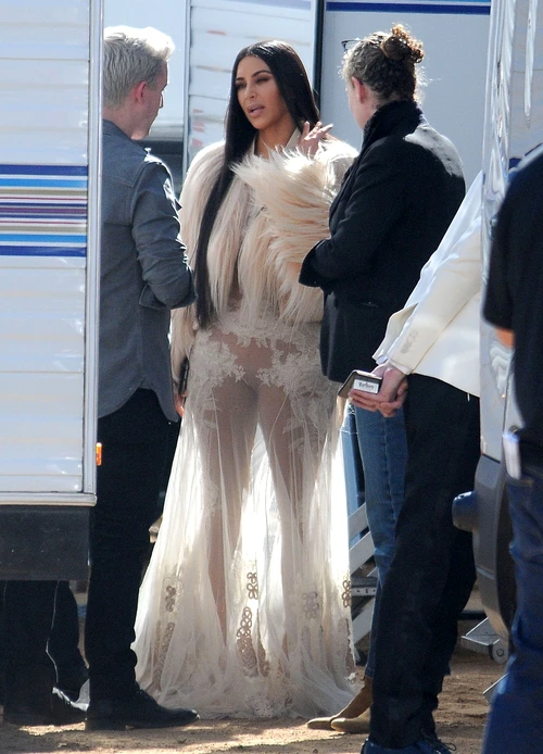 Stars On The Set Of 'Ocean's Eight' In Los Angeles jpeg