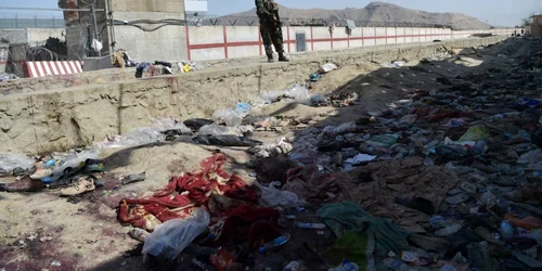 Atac sinucigaş cu bombă asupra aeroportului din Kabul FOTO AFP