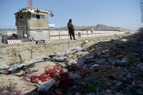 Atac sinucigaş cu bombă asupra aeroportului din Kabul FOTO AFP