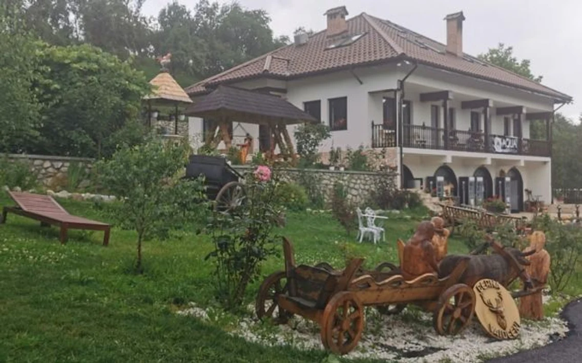 Agropensiunea Cerna din Vaideeni - Vâlcea la cea de-a patra ediţie a Festivalului carverilor Foto Agropensiunea Cerna