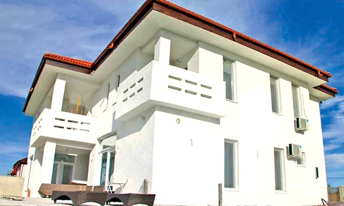 Aşa arată vila de 800 000 €,  unde funcţionează azilul de bătrâni jpeg
