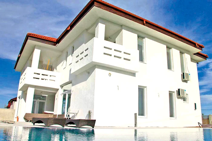 Aşa arată vila de 800.000 €, unde funcţionează azilul de bătrâni