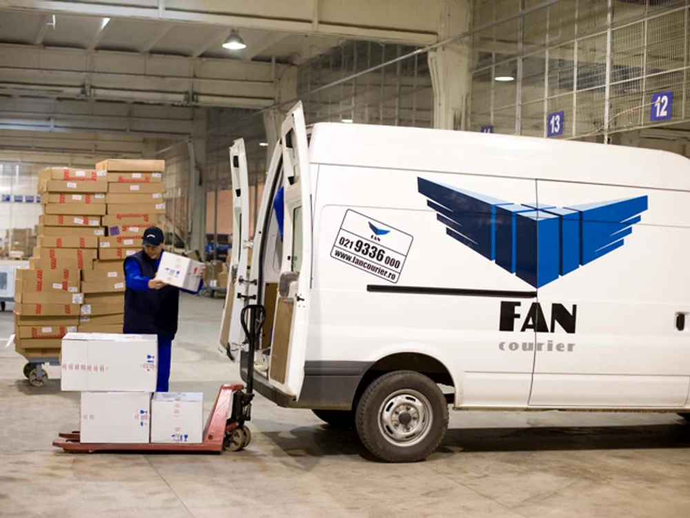
    Angajații infectați cu coronavirus, de la FAN Courier, lucrează în depozitFoto: zf.ro  