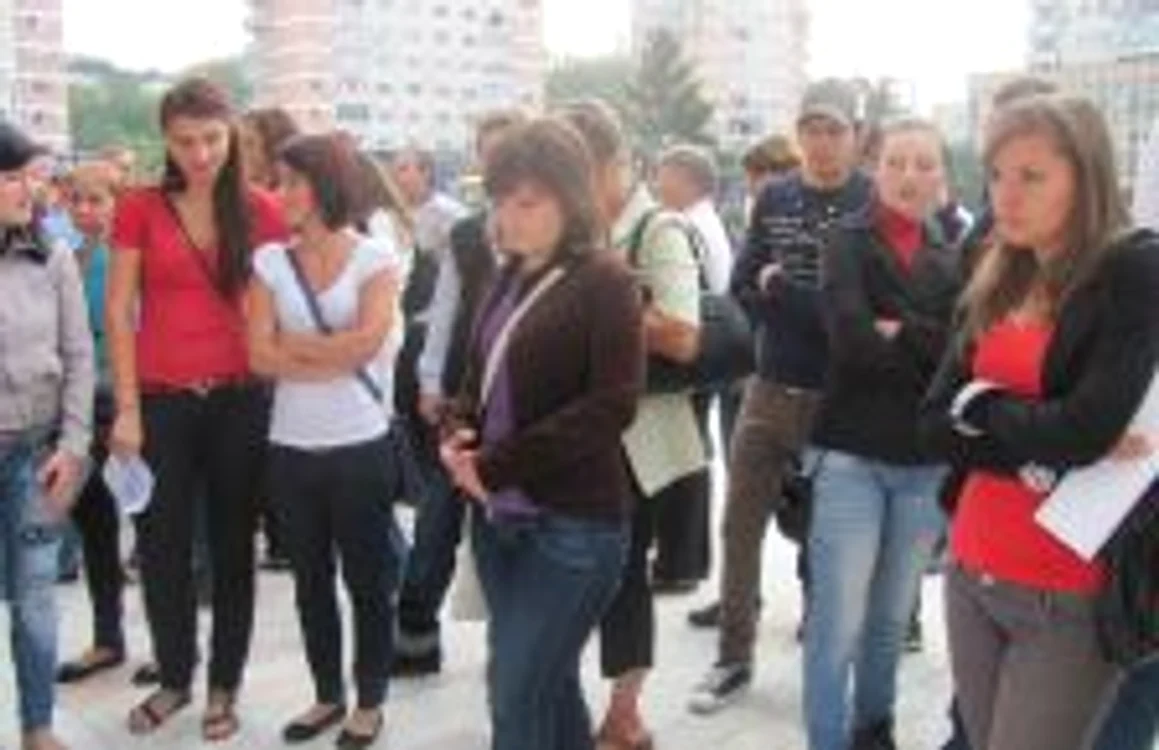 Bursa locurilor de muncă pentru absolvenţi   s-a desfăşurat la  Casa  de Cultură a Sindicatelor
