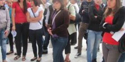 Bursa locurilor de muncă pentru absolvenţi   s-a desfăşurat la  Casa  de Cultură a Sindicatelor