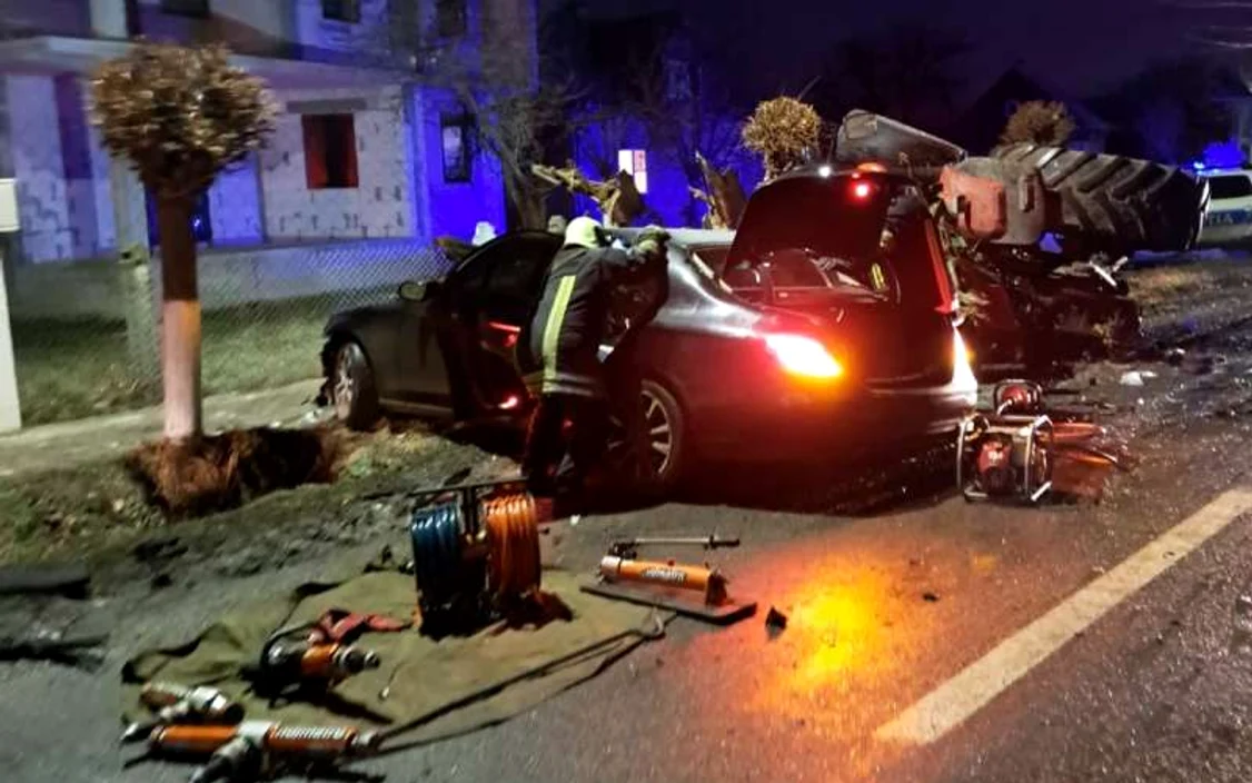 O persoană a decedat în urma teribilului accident FOTO ISU Suceava