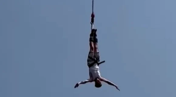 Bărbatul s-a ales cu răni în urma incidentului. Foto Captură video YouTube