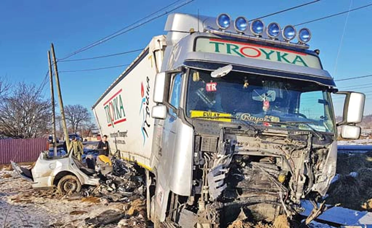 
    În accidentul din Suceava  au murit cinci tineri  