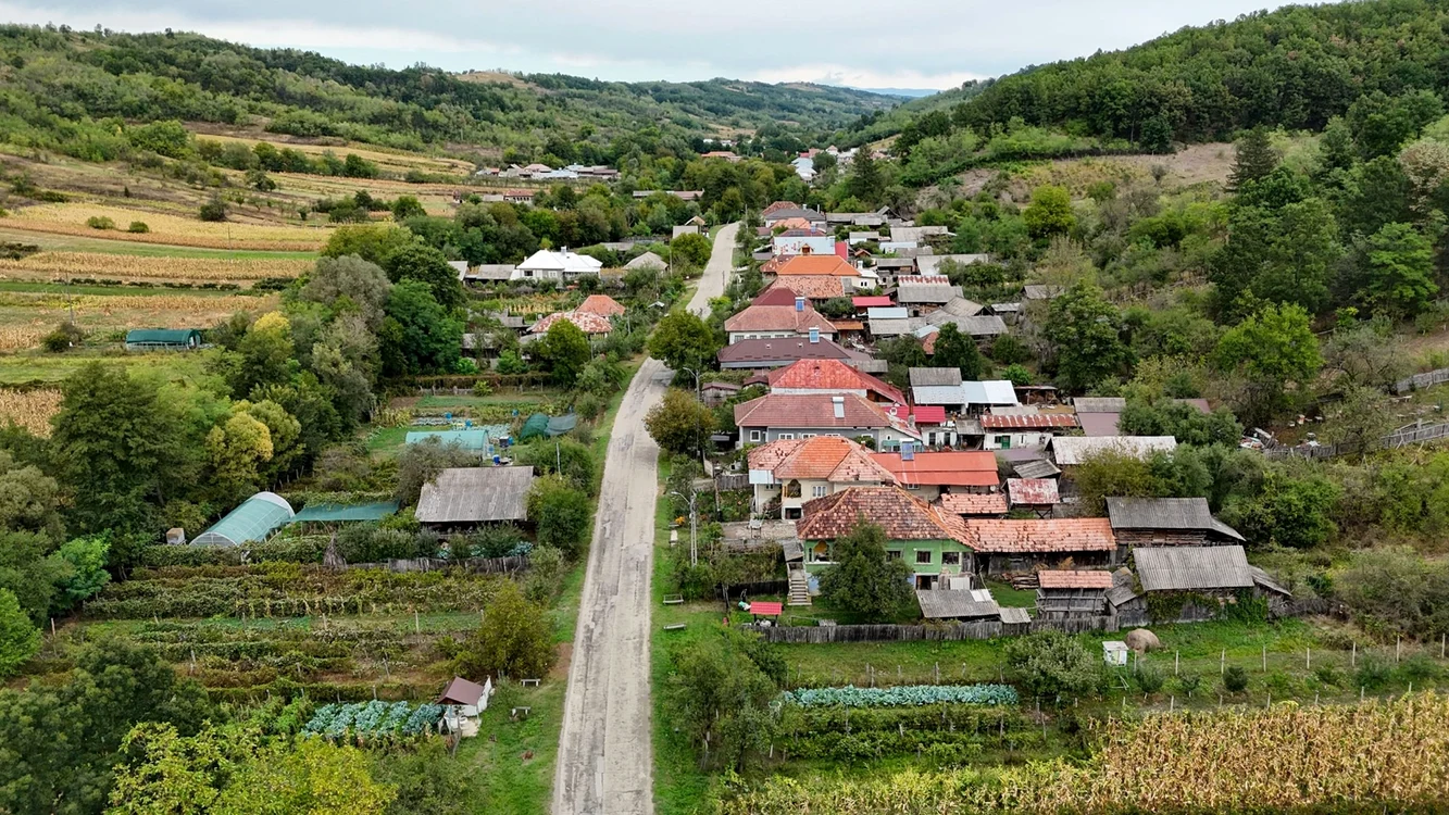 S-au cheltuit zeci de mii de lei în comună / foto: primariastejari.ro