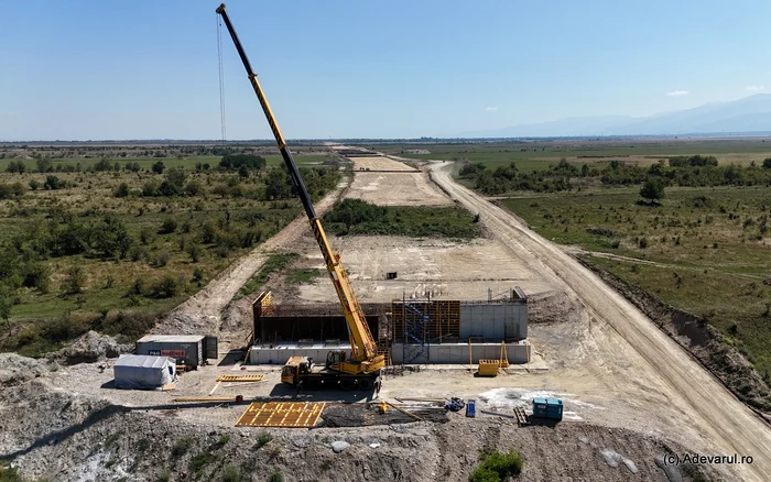 Șantierul Autostrăzii Sibiu - Făgăraș, la Arpașu de Jos. Foto: Daniel Guță. ADEVĂRUL