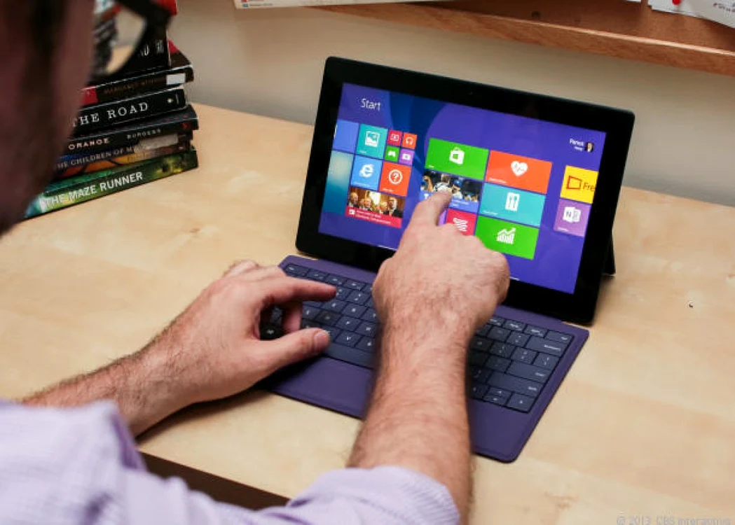 Microsoft Surface Pro 2 este o tabletă care se vrea laptop
