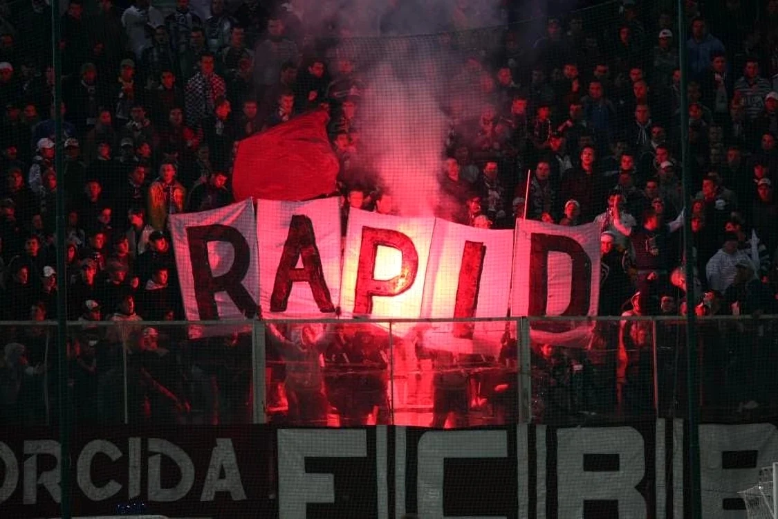 Rapid are în continuare o mulţime de suporteri. Foto arhivă