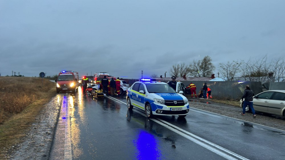 Accident cu cinci răniţi, pe DN25, în județul Galați. Traficul rutier este blocat