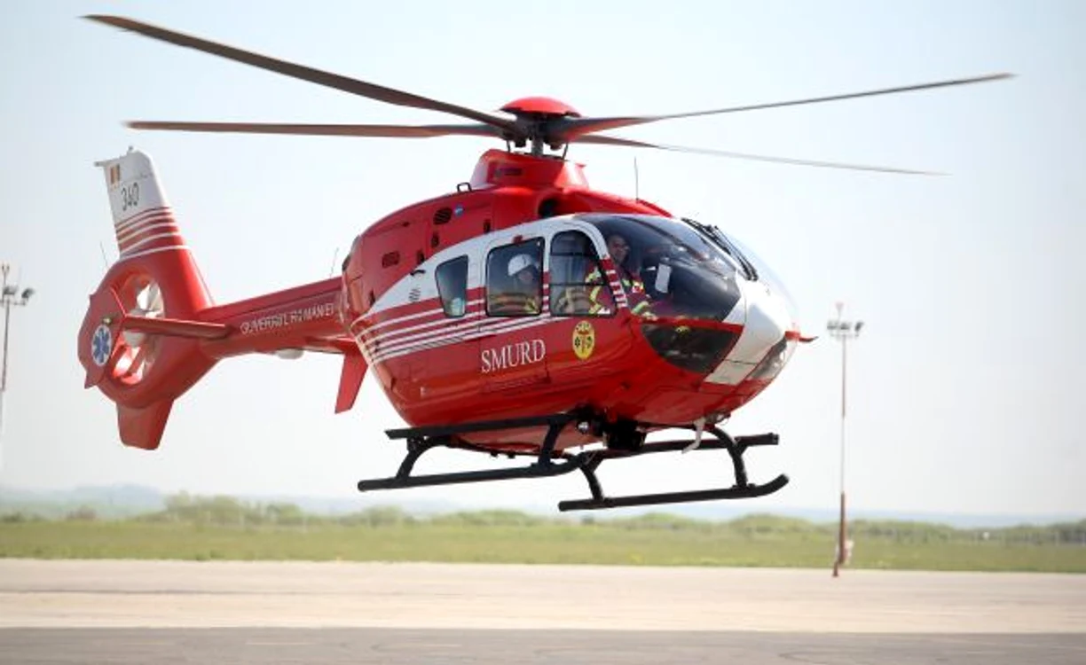 
    Un elicopter SMURD a fost chemat pentru a prelua victimele  