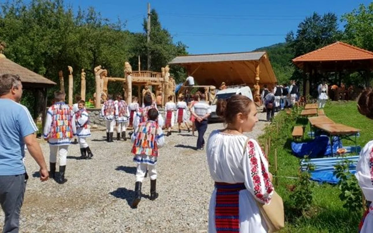 Festivalul Naţional al Carverilor de la Pensiunea Cerna Vaideeni din Vâlcea Foto Arhiva personală Adrian Mircea Bondoc