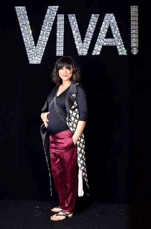 Aylin Cadîr și-a etalat burtica la petrecerea V