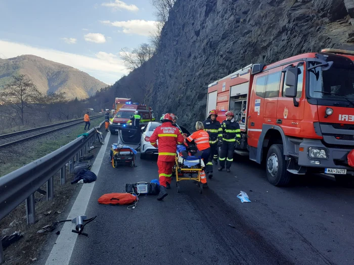 Grav accident rutier pe Valea Oltului în Câineni Vâlcea - a fost solicitat elicopterul SMURD