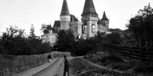 castelul corvinilor muzeul de etnografie budapesta