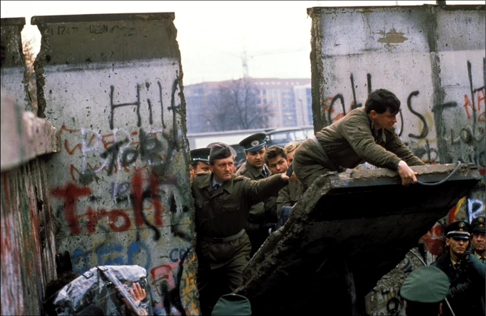 Prabusirea zidului FOTO GettyImages
