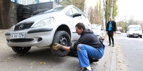 Mecanicul Radu Luța le recomandă clienților săi să schimbe la timp anvelopele