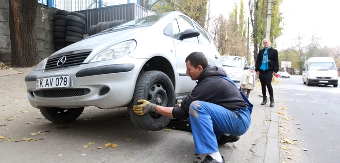 Mecanicul Radu Luța le recomandă clienților săi să schimbe la timp anvelopele