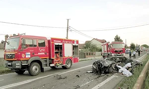 Pompierii şi poliţiştii  au fost îngroziţi de  consecinţele accidentului jpeg