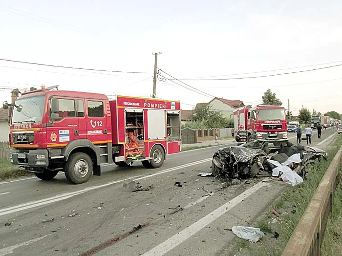 Pompierii şi poliţiştii au fost îngroziţi de consecinţele accidentului