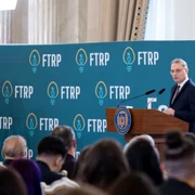 luca niculescu la Forumul Tinerilor Români de Pretutindeni FOTO FB jpg