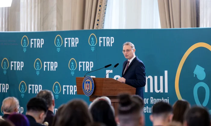 luca niculescu la Forumul Tinerilor Români de Pretutindeni FOTO FB jpg