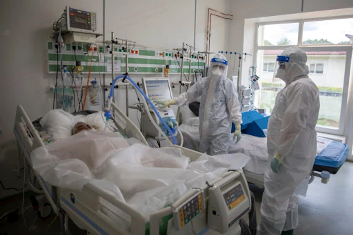Medicii și asistenții nu mai fac față numărului mare de apeluri venite din partea familiilor pacienților infectați cu Covid-19