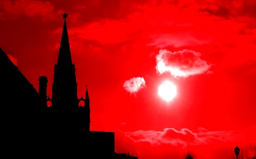 kremlin rosu intunecat shutterstock