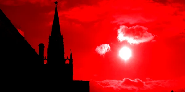 kremlin rosu intunecat shutterstock