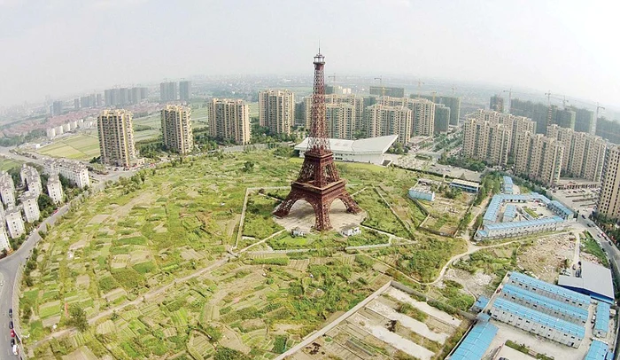 
    Gospodarii chinezi spun că păsările nu le mai atacă zarzavaturile de când au montat turnul înalt de 108 m  