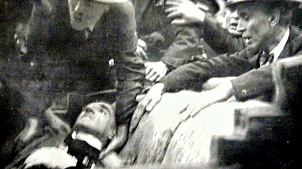 Calendar 9 octombrie: 1934 Primul asasinat filmat din istorie: Regele Alexandru I al Iugoslaviei a fost împușcat la Marsilia de un extremist bulgar jpeg