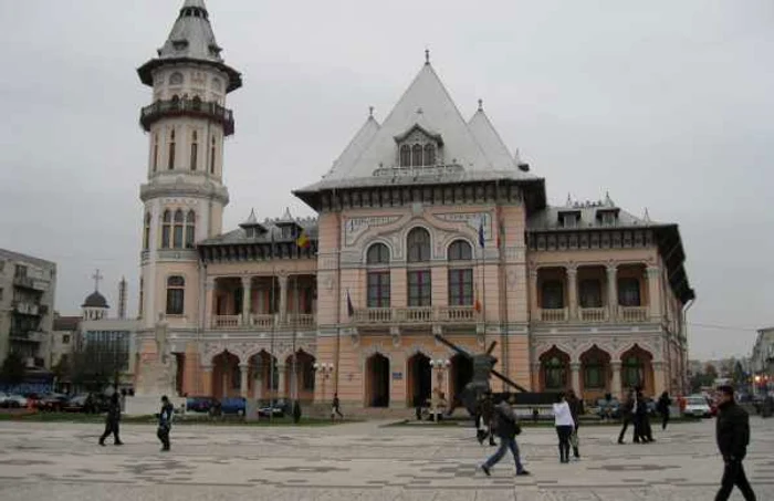 Sediul Primăriei este în Palatul Comunal