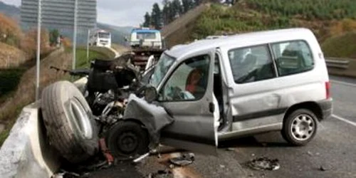 Maşina în care se aflau cei patru români a ieşit de pe carosabil