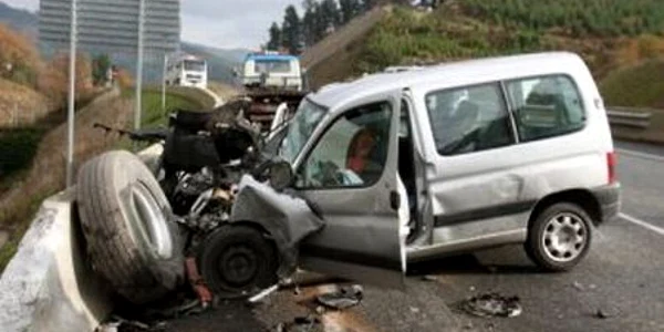 Maşina în care se aflau cei patru români a ieşit de pe carosabil