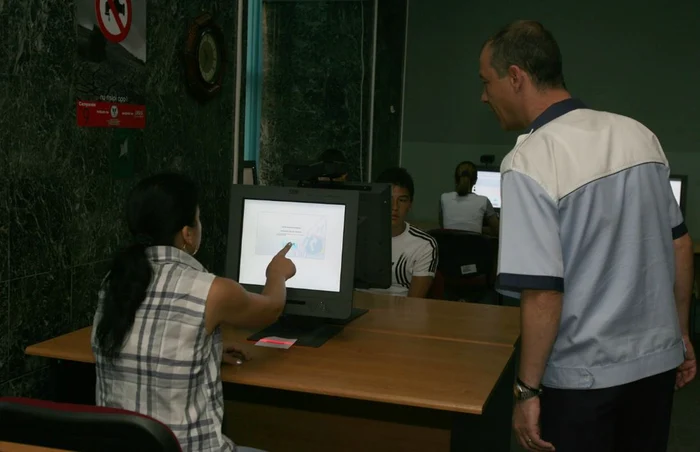 
    Azi nu se pot da probele teoretice pentru permis  