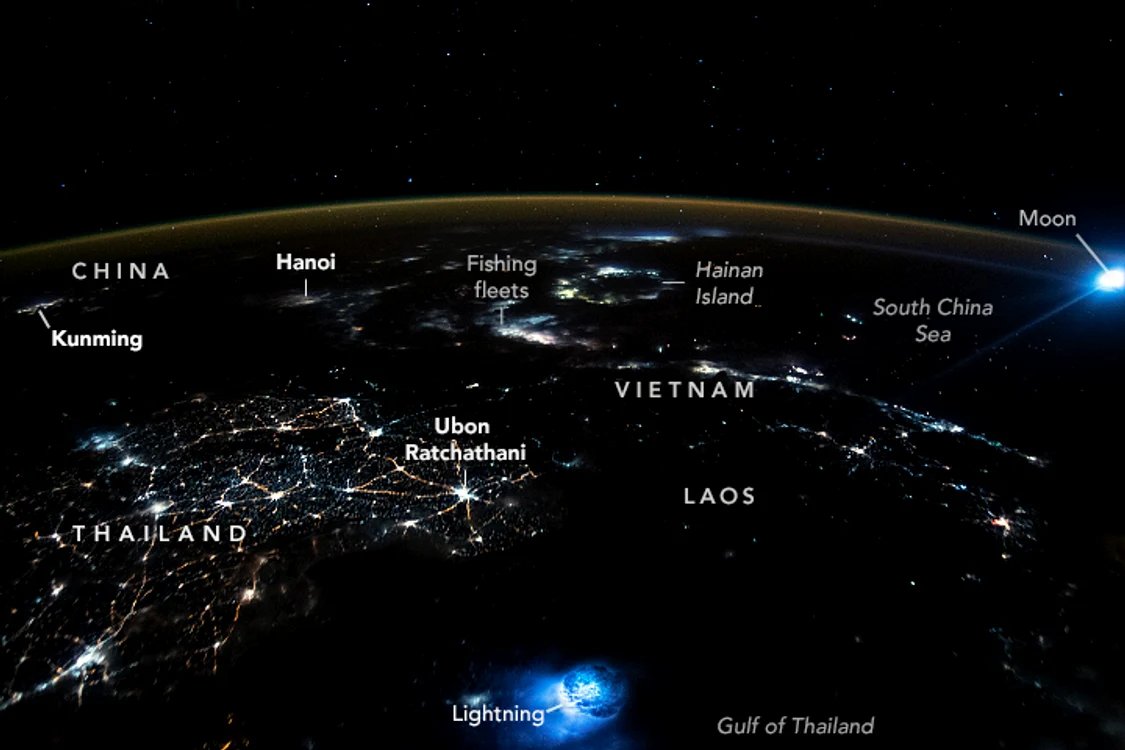 Haloul portocaliu este  un fenomen optic atmosferic Foto: NASA