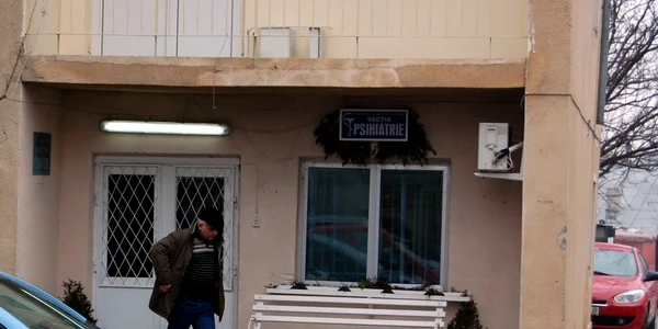 Tânărul se află în prezent internat la secţia de Psihiatrie