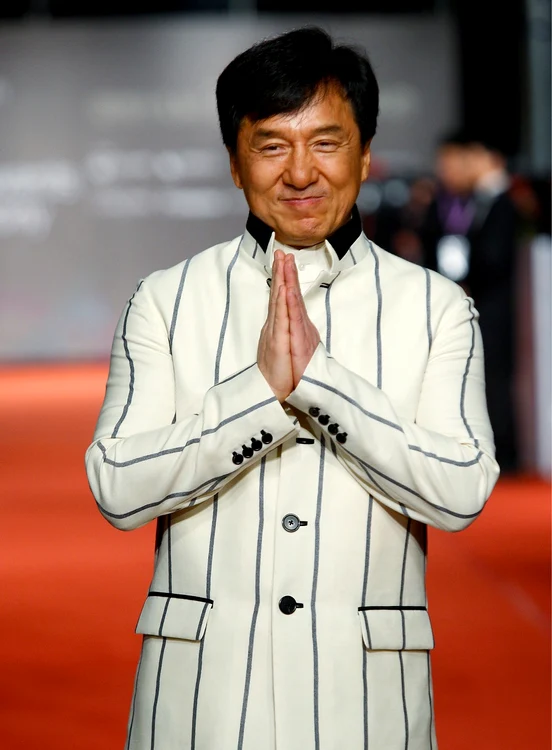 
    Jackie Chan va purta ie românească  