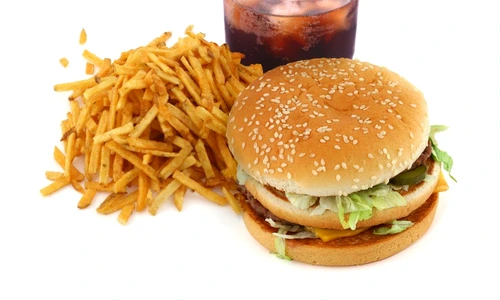 hamburger, cartofi prajiti, suc shutterstock 16650619 jpeg