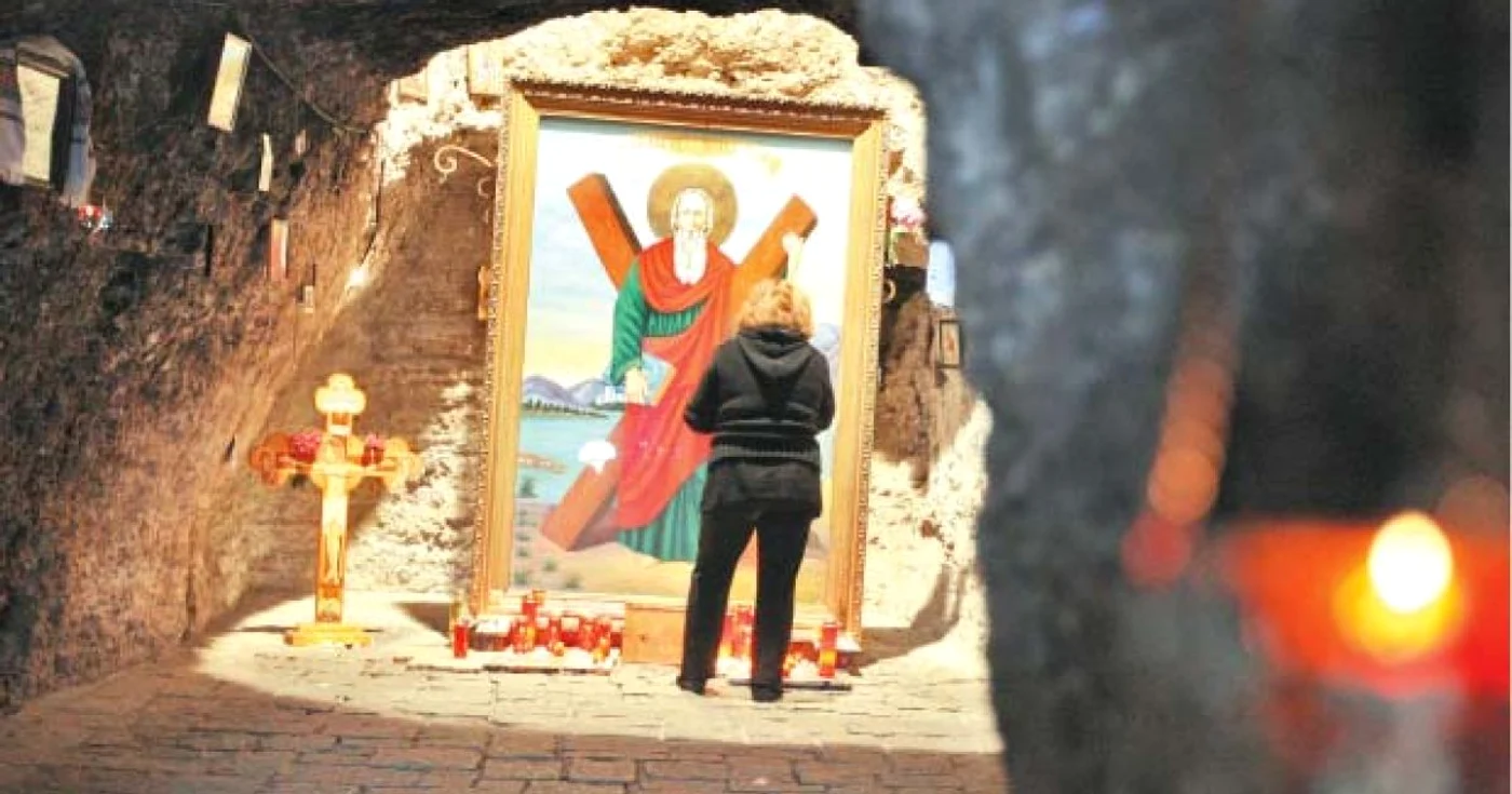 La peştera Sfântului Andrei din judeţul Constanţa se roagă anual mii de credincioşi 