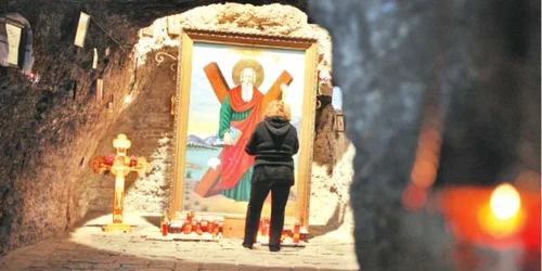 La peştera Sfântului Andrei din judeţul Constanţa se roagă anual mii de credincioşi 