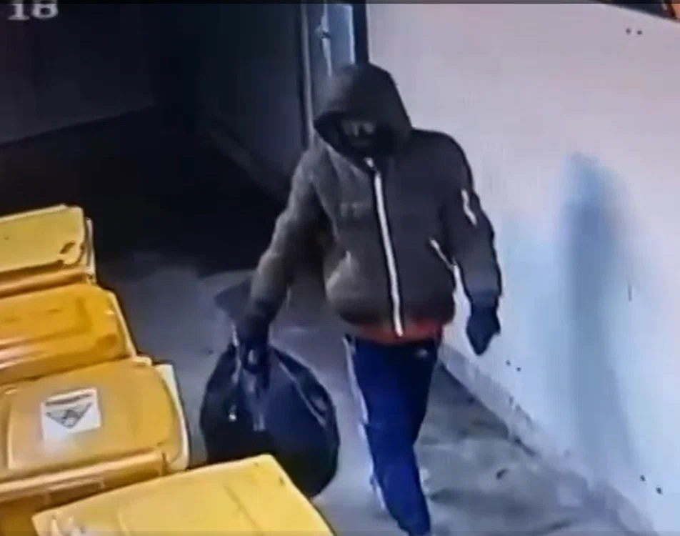 Bărbatul care a furat picioarele de om amputate a fost surprins de camere video