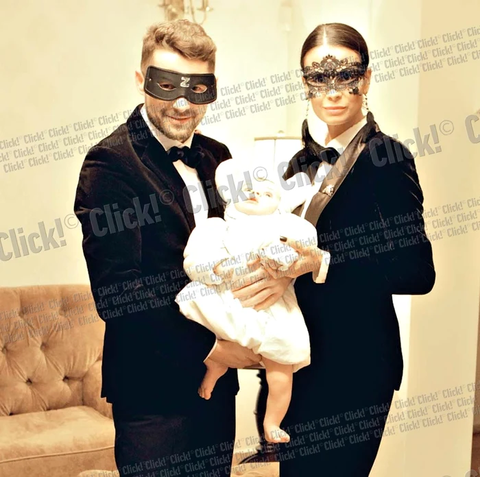 
    Adi şi Anca sunt  nedezlipiţi de  „ursuleţul”  lor Noah  